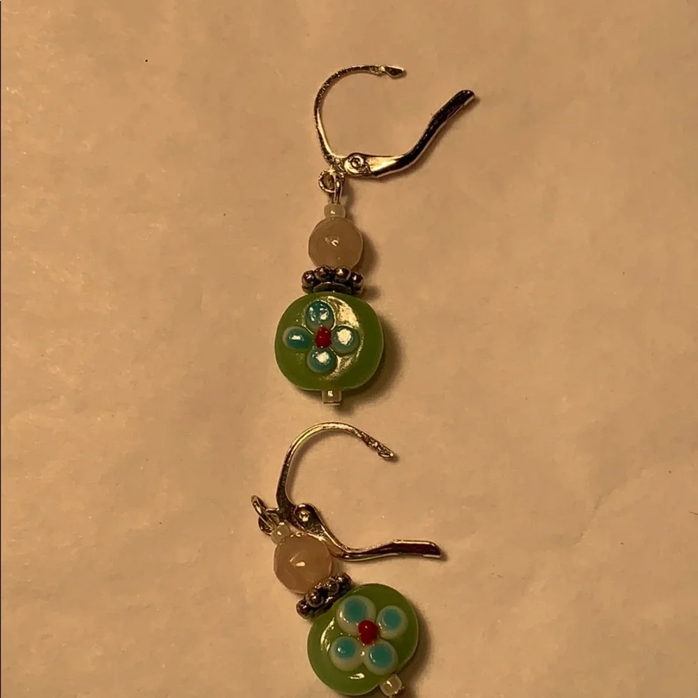 Murano Glass flower pretty boho earrings w/secure - Picture 7 of 7